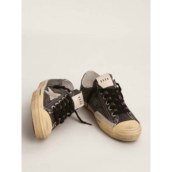 NEW GOLDEN GOOSE men's v-star 2 sneaker in black - Picture 2 of 3